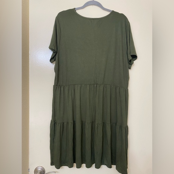 Green Tiered Dress - Picture 2 of 4